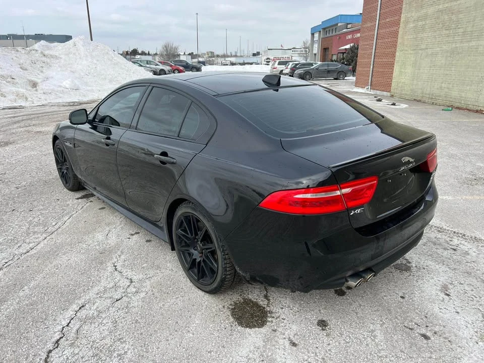 2018 Jaguar XE - Image 15 of 16