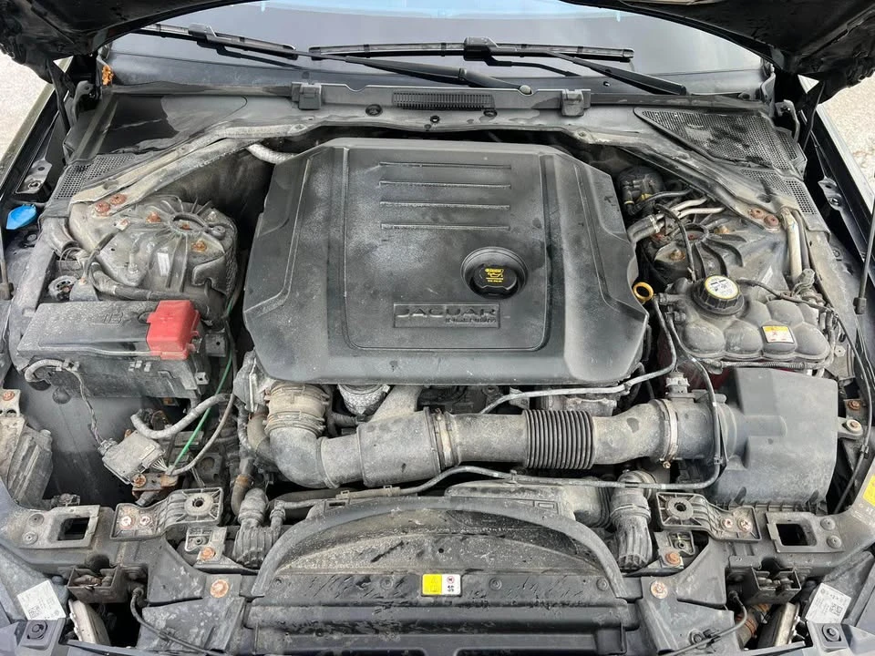 2018 Jaguar XE - Image 11 of 16