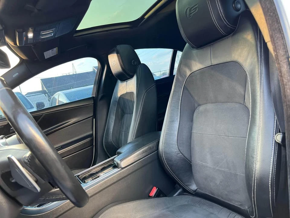 2018 Jaguar XE - Image 13 of 20