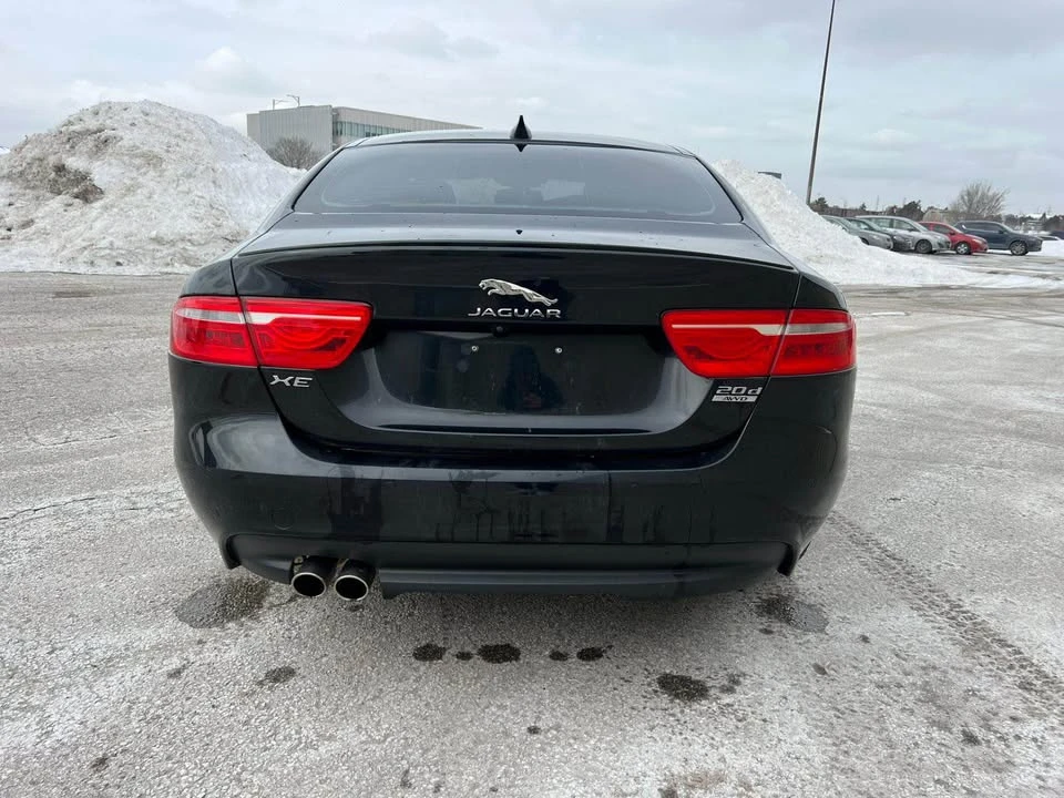 2018 Jaguar XE - Image 9 of 16