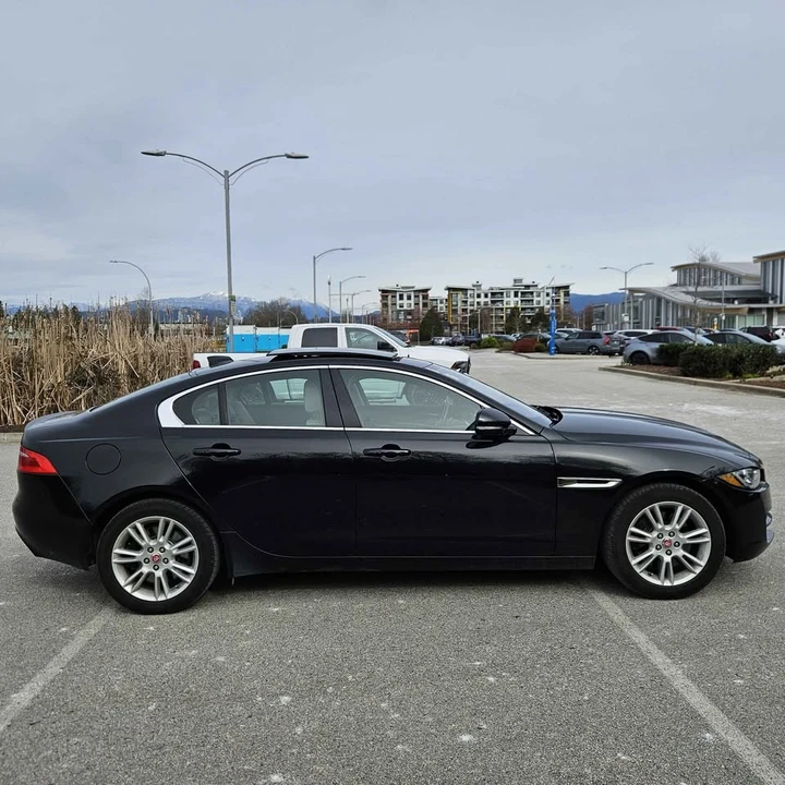 2018 Jaguar XE - Image 4 of 8