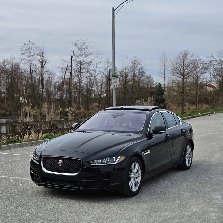 2018 Jaguar XE - Image 2 of 8