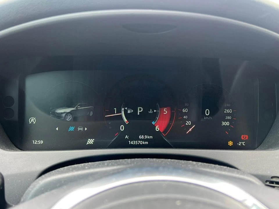2018 Jaguar XE - Image 13 of 16