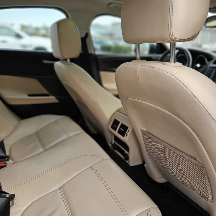 2018 Jaguar XE - Image 8 of 8
