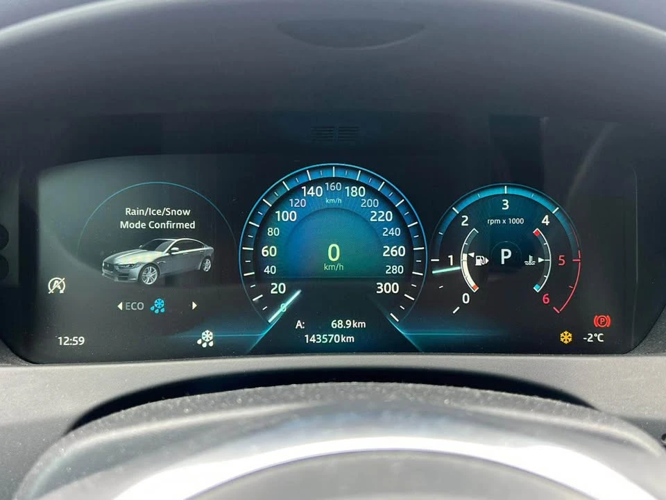 2018 Jaguar XE - Image 4 of 16