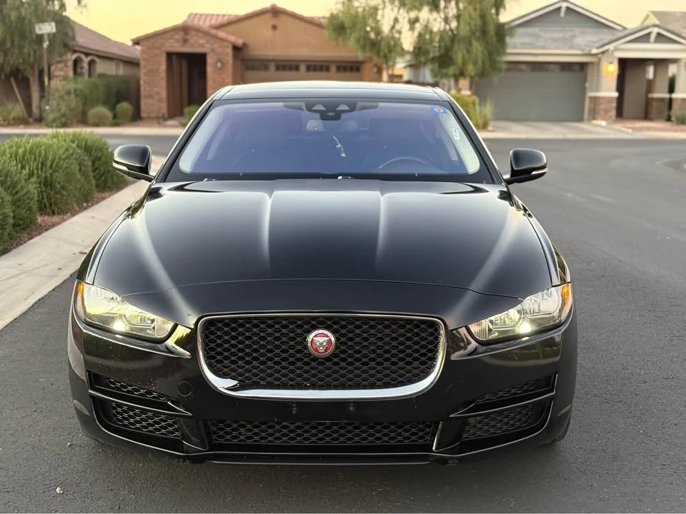 2018 Jaguar XE - Image 8 of 15