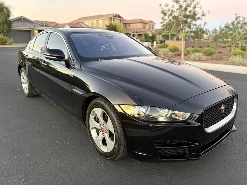 2018 Jaguar XE - Image 2 of 15