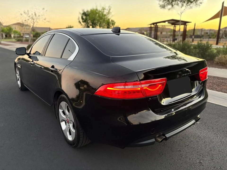2018 Jaguar XE - Image 7 of 15