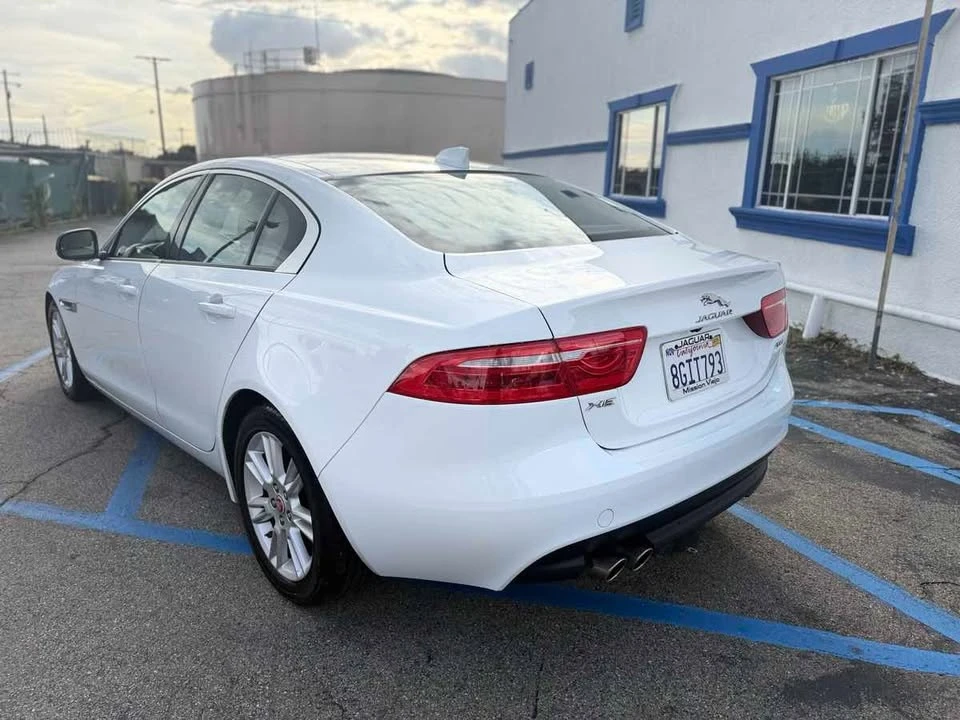 2018 Jaguar XE - Image 3 of 17