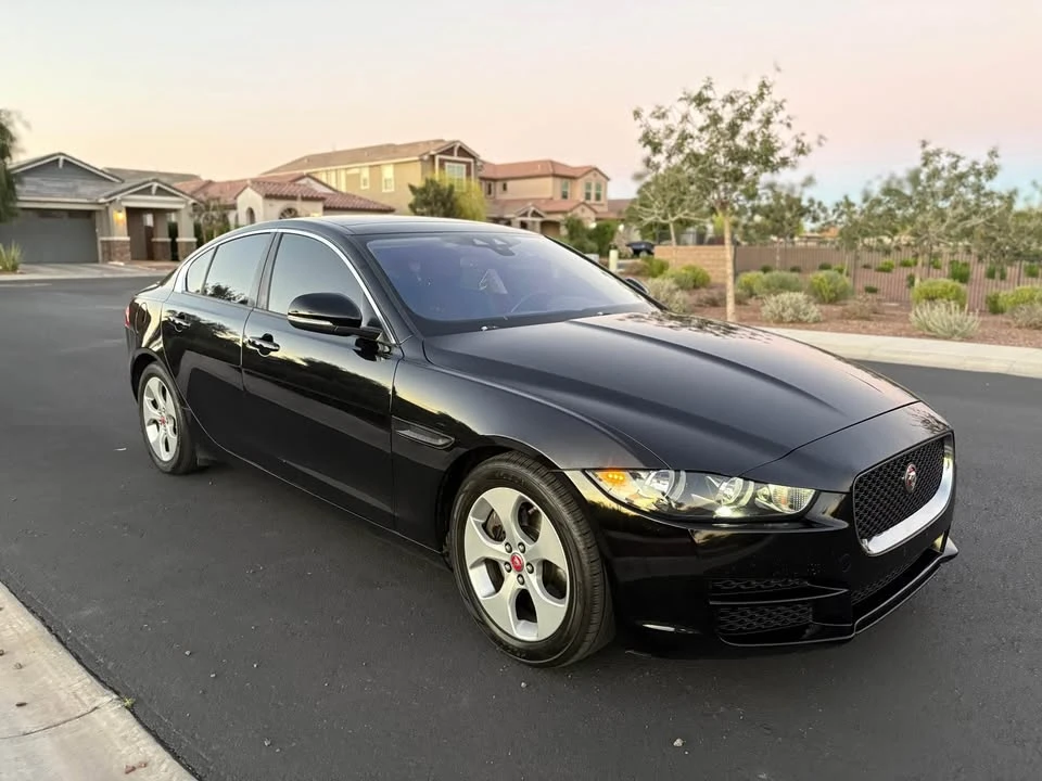 2018 Jaguar XE - Image 3 of 15