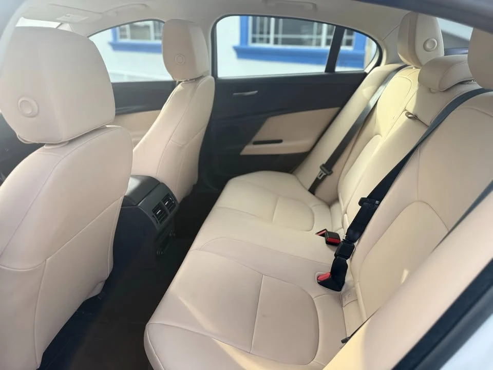 2018 Jaguar XE - Image 11 of 17