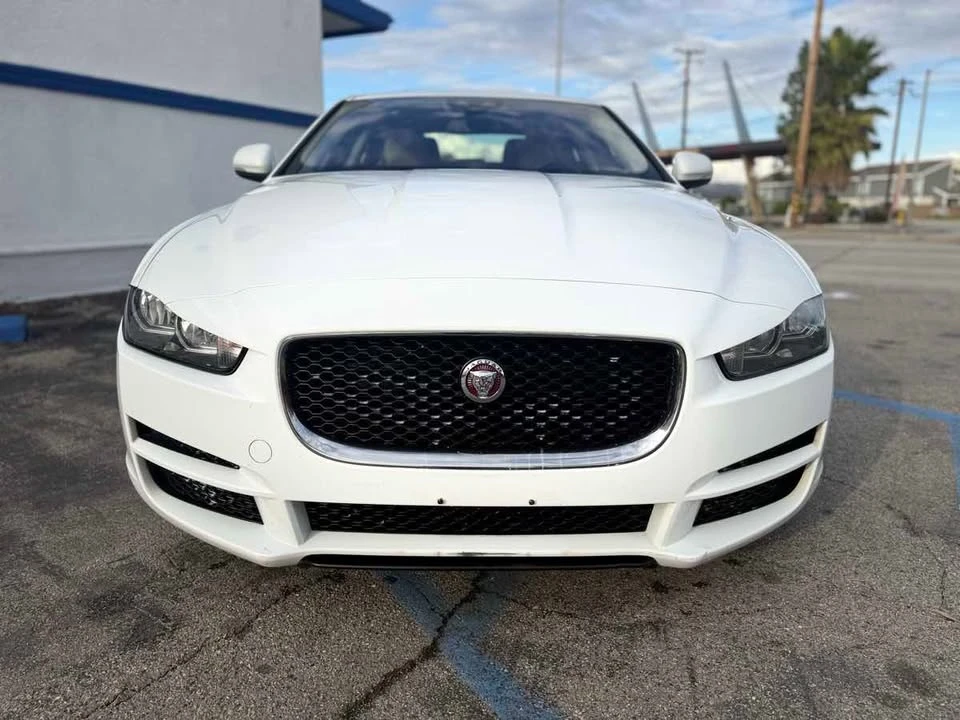 2018 Jaguar XE - Image 7 of 17