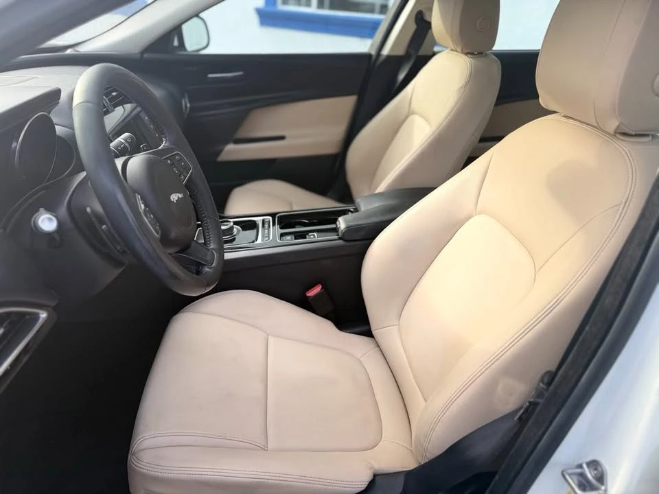 2018 Jaguar XE - Image 14 of 17