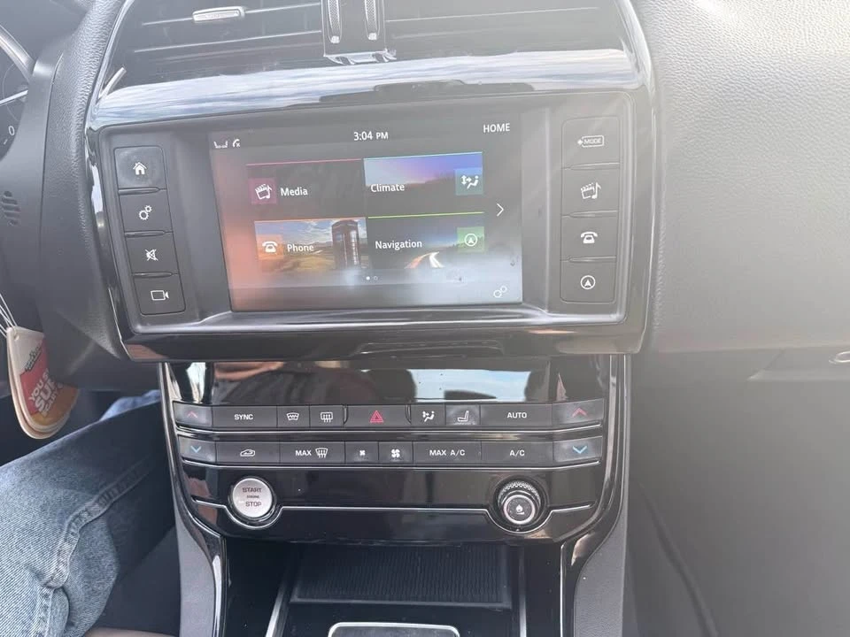 2018 Jaguar XE - Image 17 of 17
