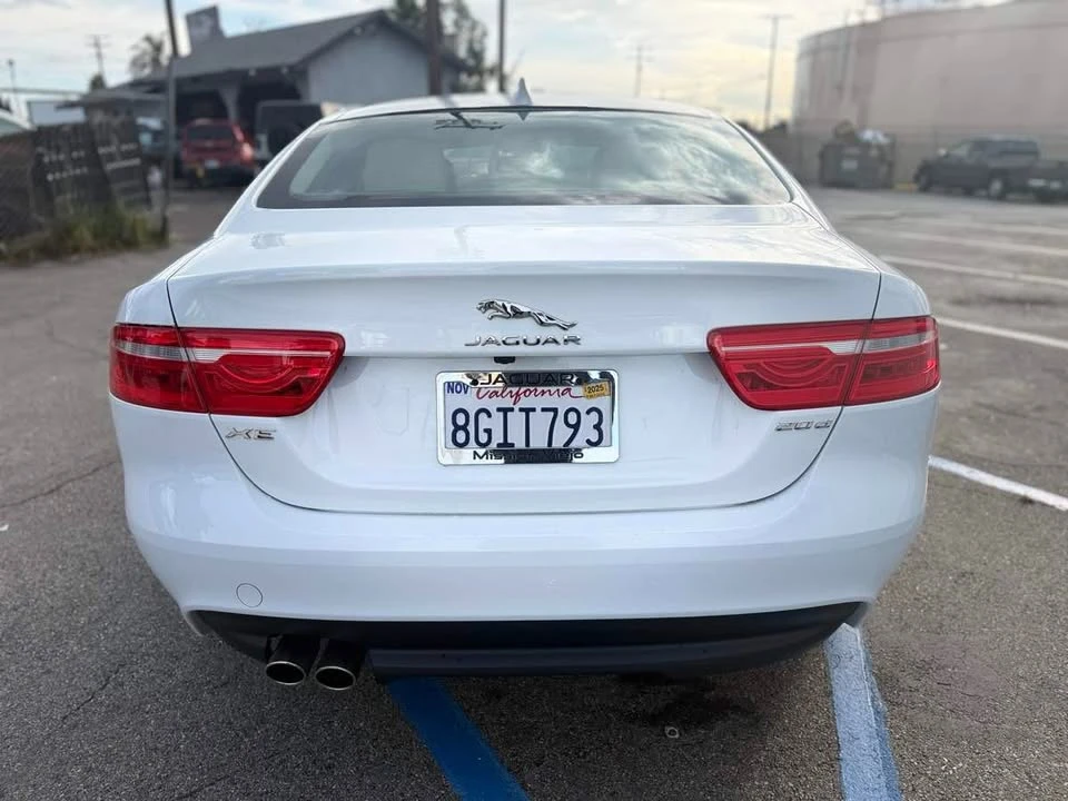 2018 Jaguar XE - Image 4 of 17