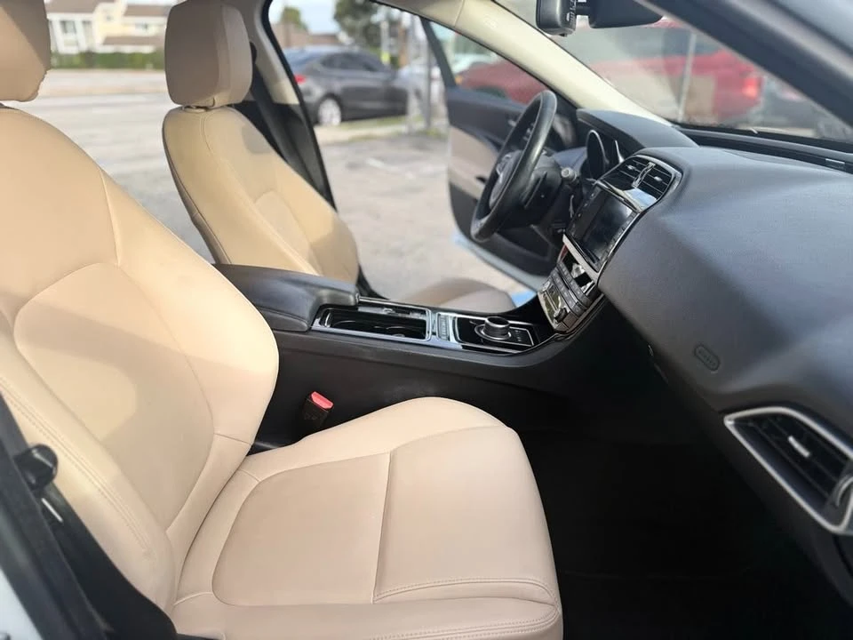 2018 Jaguar XE - Image 8 of 17