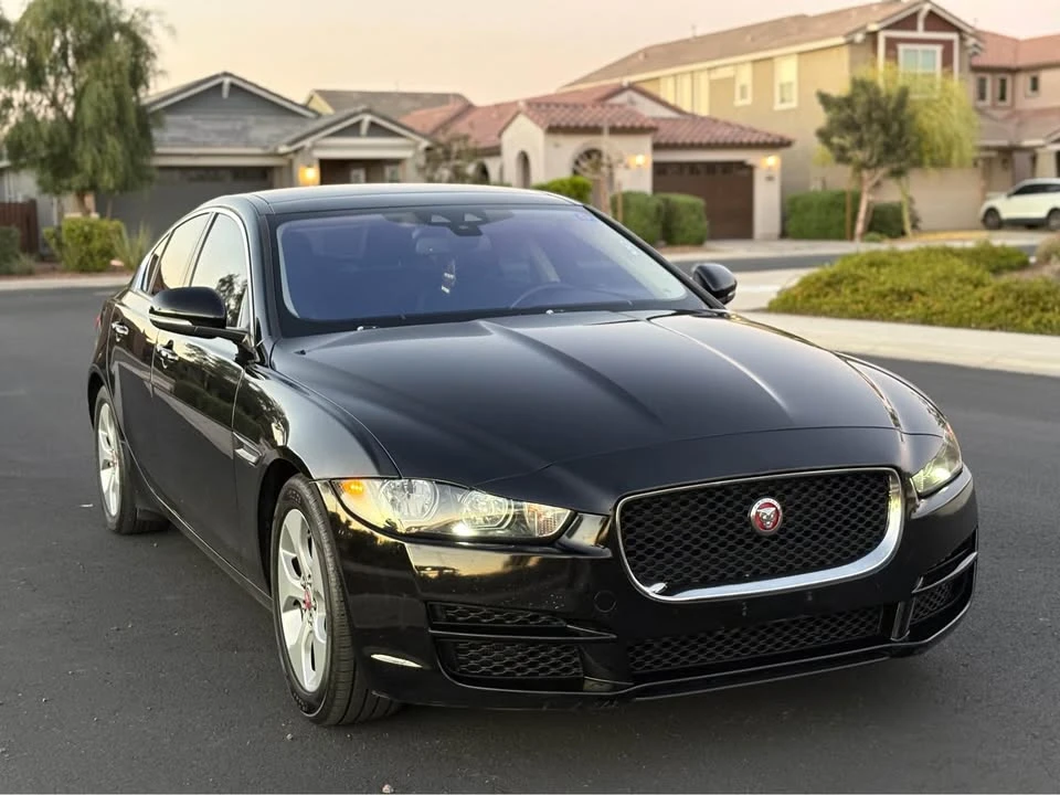 2018 Jaguar XE - Image 9 of 15