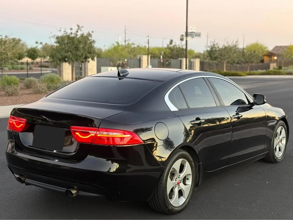 2018 Jaguar XE - Image 5 of 15
