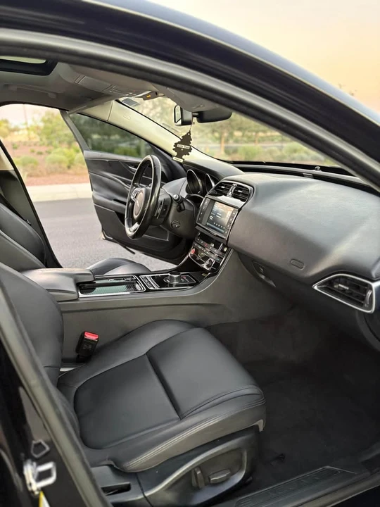 2018 Jaguar XE - Image 11 of 15