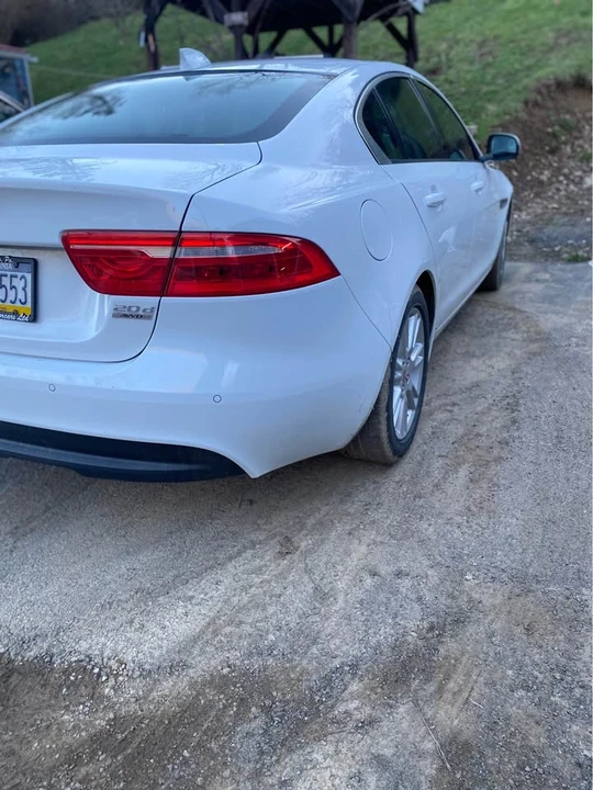 2018 Jaguar XE - Image 4 of 8