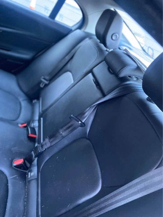 2018 Jaguar XE - Image 7 of 8