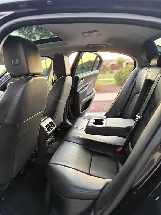 2018 Jaguar XE - Image 13 of 15