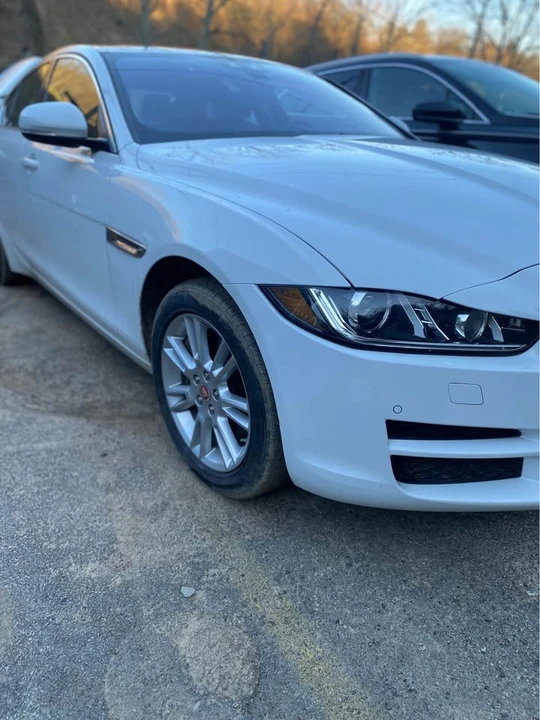 2018 Jaguar XE - Image 2 of 8