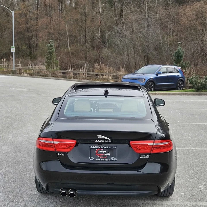 2018 Jaguar XE - Image 6 of 7