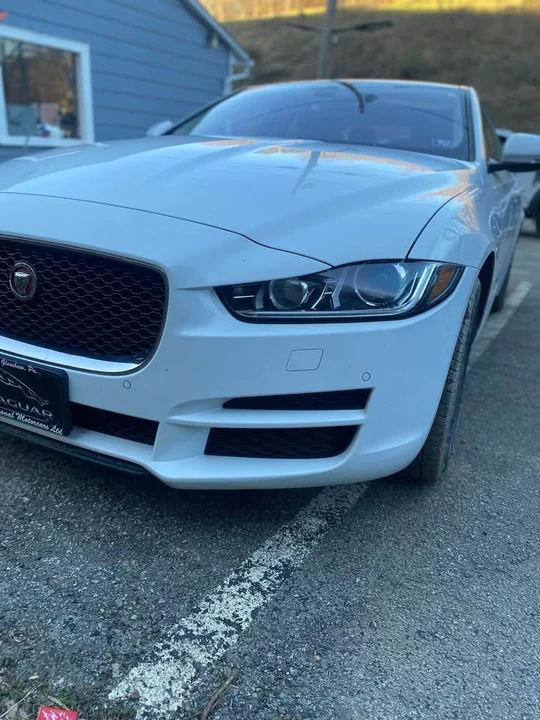 2018 Jaguar XE - Image 7 of 8