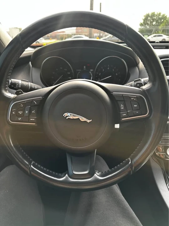 2018 Jaguar XE - Image 6 of 14