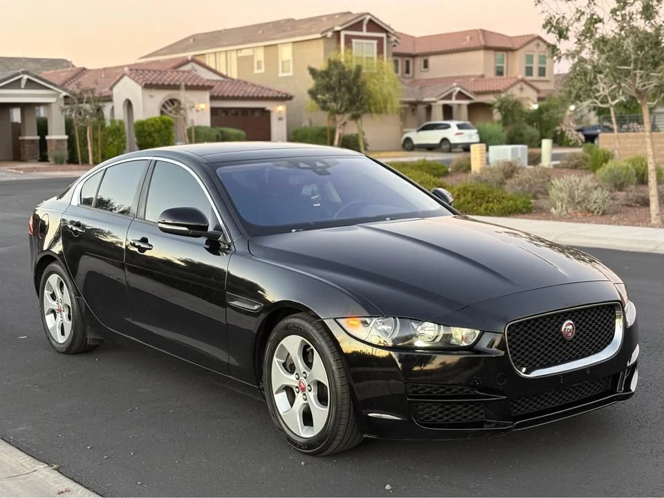 2018 Jaguar XE - Image 4 of 15