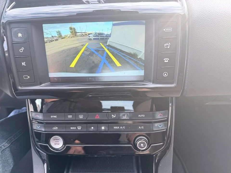2018 Jaguar XE - Image 16 of 17