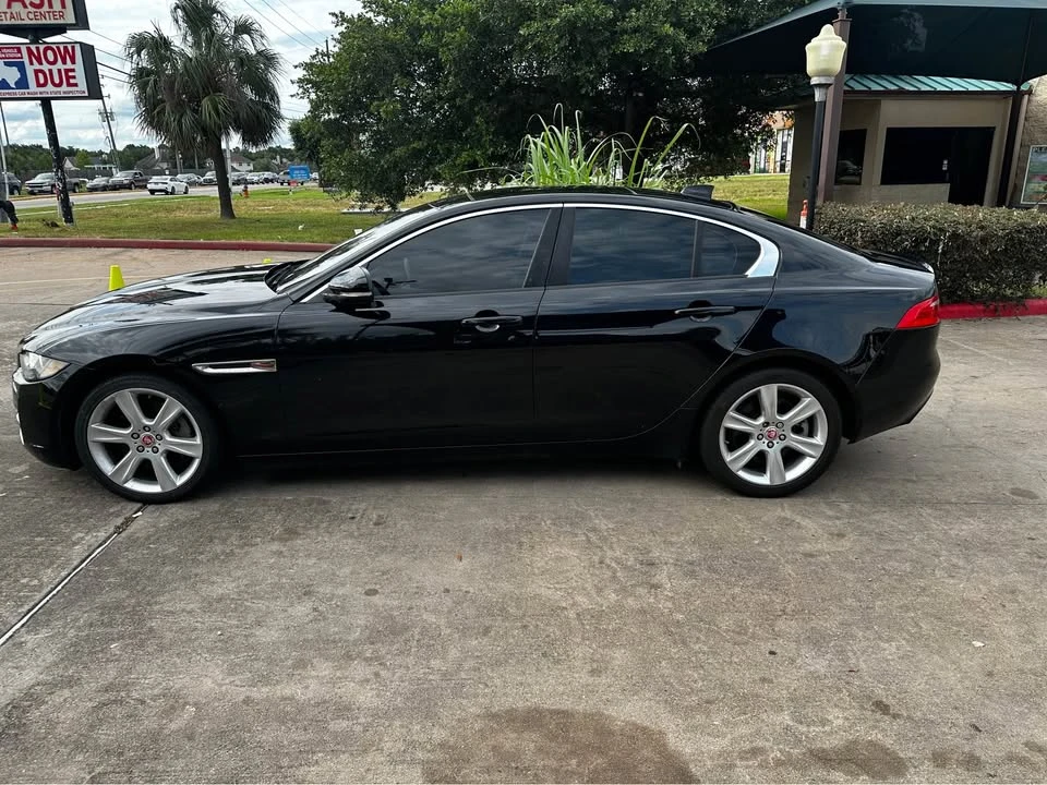 2018 Jaguar XE - Image 10 of 14