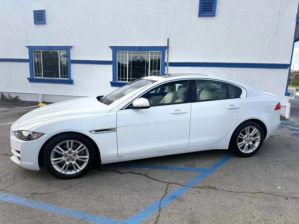 2018 Jaguar XE - Image 2 of 17