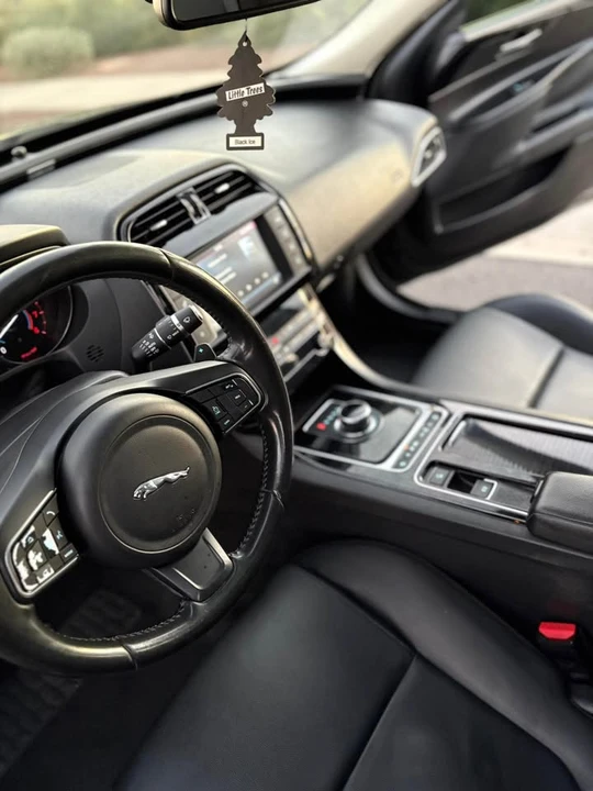 2018 Jaguar XE - Image 15 of 15