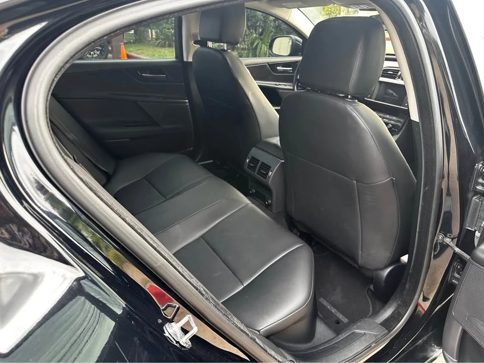 2018 Jaguar XE - Image 8 of 14