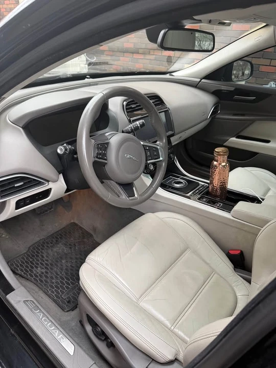2018 Jaguar XE - Image 2 of 4