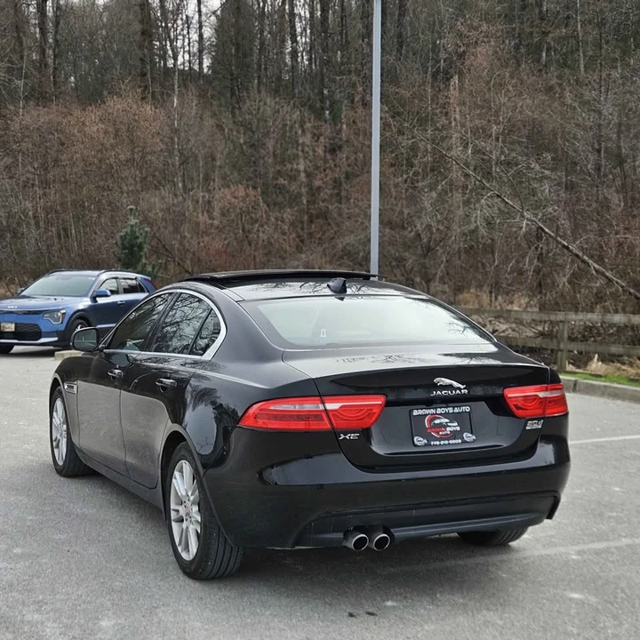 2018 Jaguar XE - Image 7 of 7