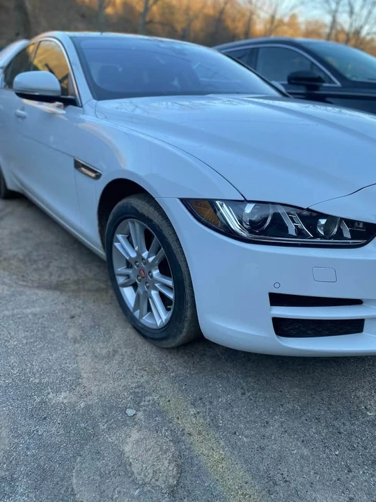 2018 Jaguar XE - Image 8 of 8