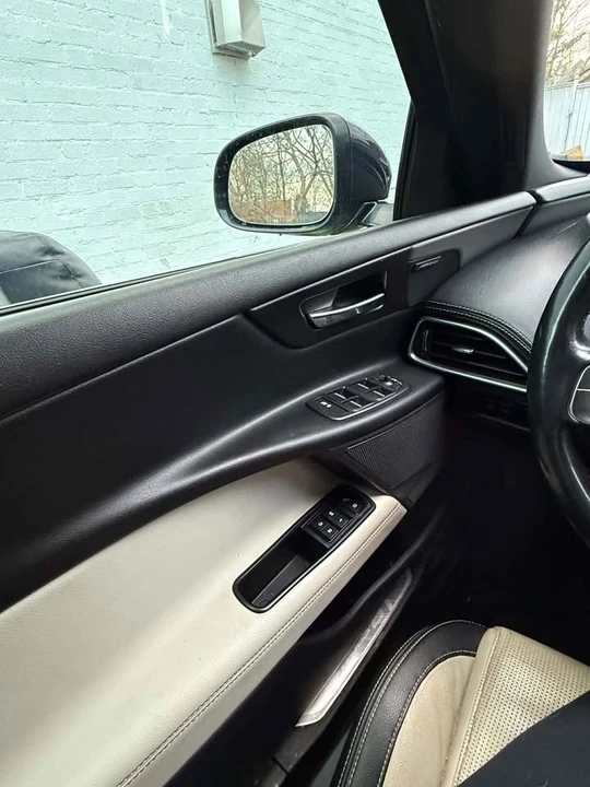 2018 Jaguar XE - Image 9 of 14