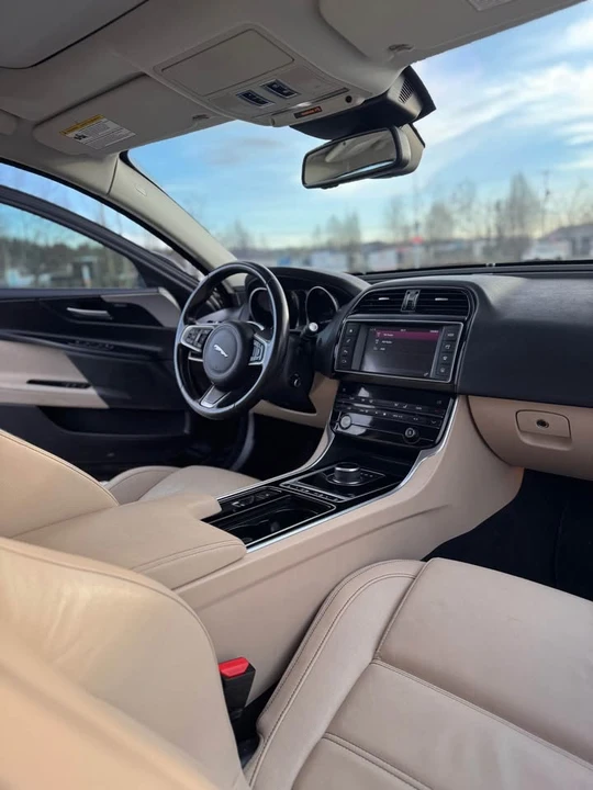 2018 Jaguar XE - Image 15 of 16