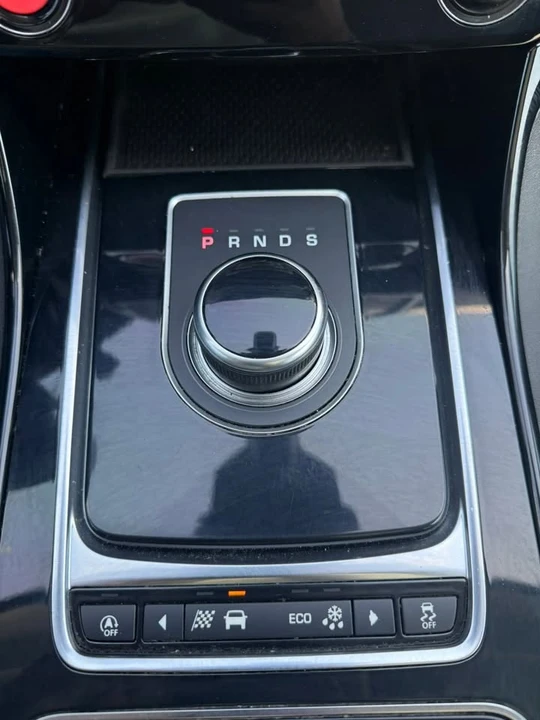 2018 Jaguar XE - Image 18 of 20