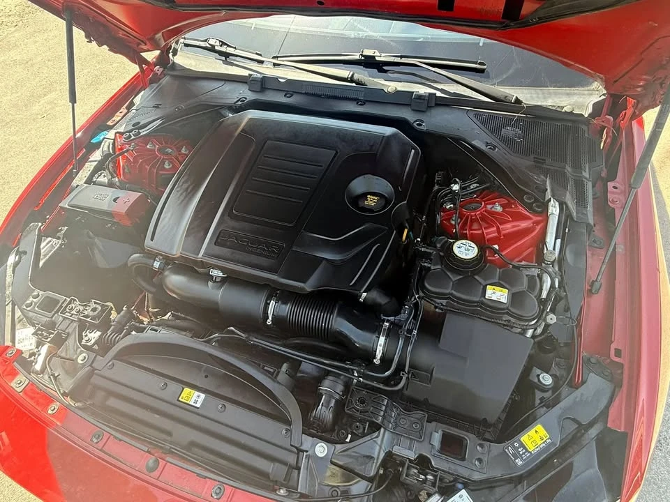 2018 Jaguar XE - Image 14 of 20