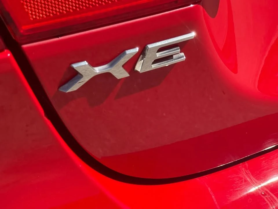 2018 Jaguar XE - Image 10 of 20