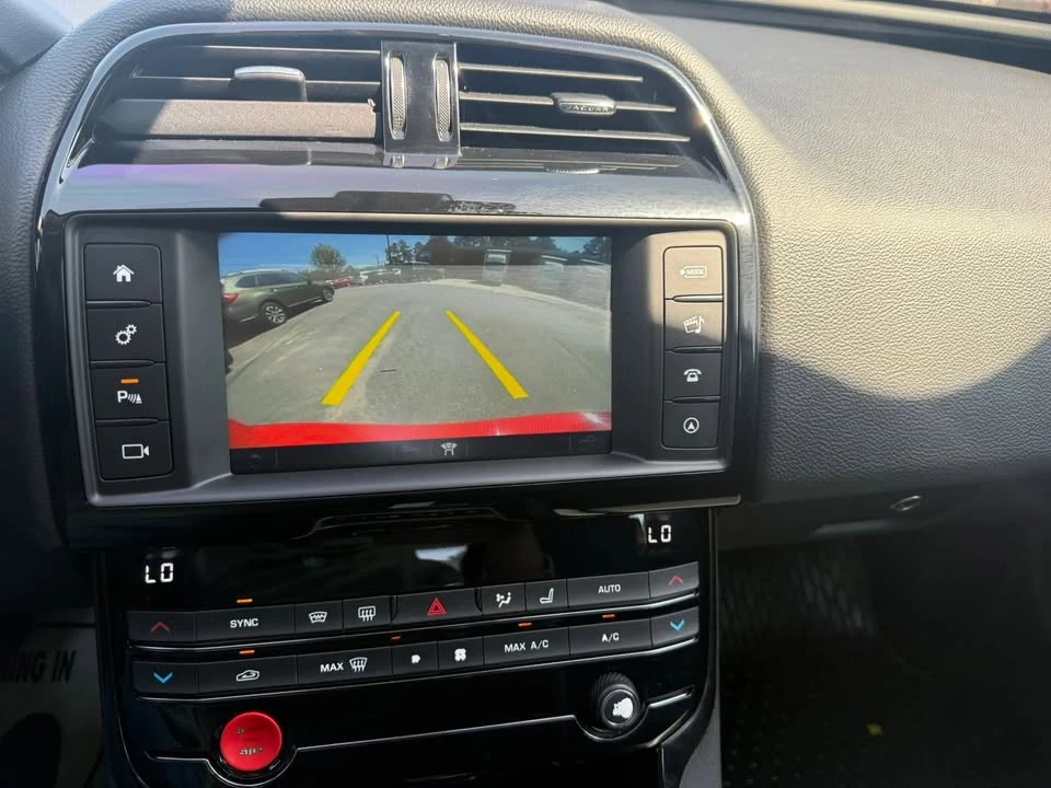 2018 Jaguar XE - Image 17 of 20