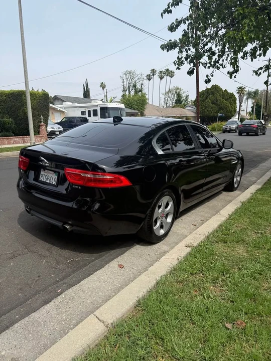 2018 Jaguar XE - Image 3 of 12