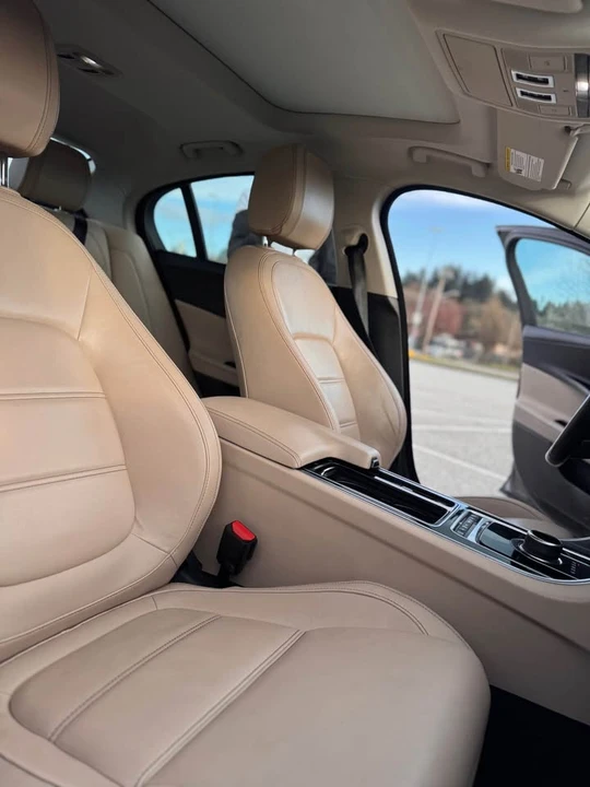 2018 Jaguar XE - Image 14 of 16