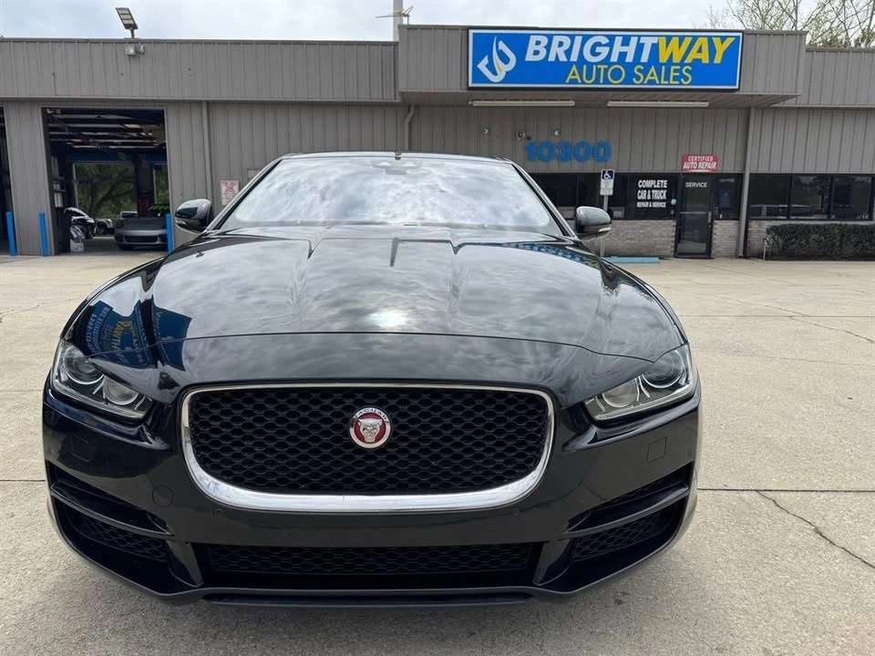 2018 Jaguar XE - Image 4 of 13