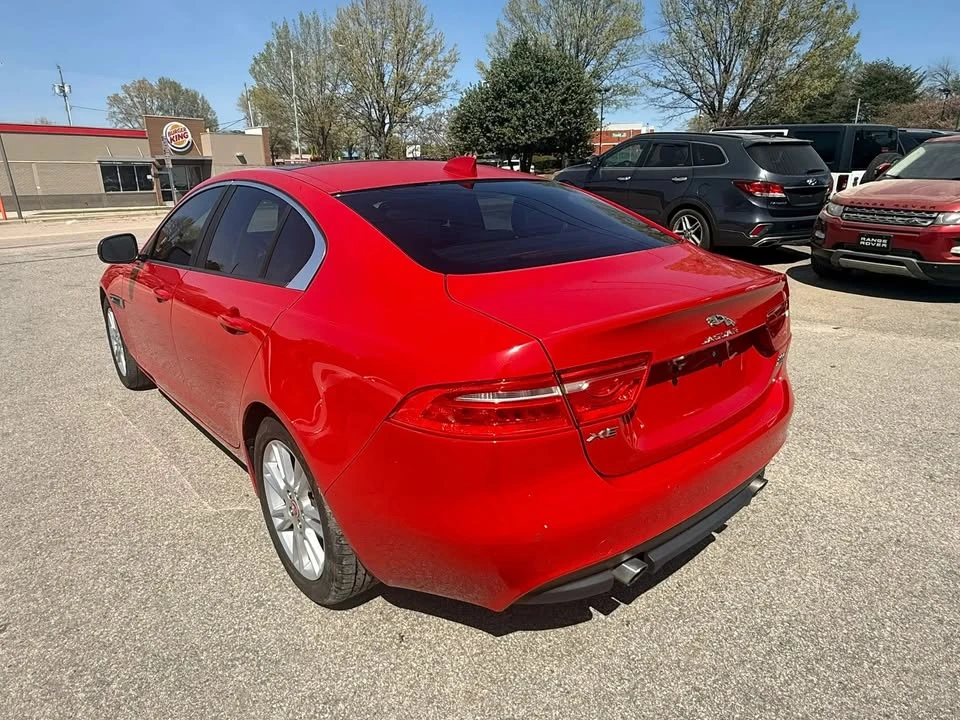 2018 Jaguar XE - Image 9 of 20