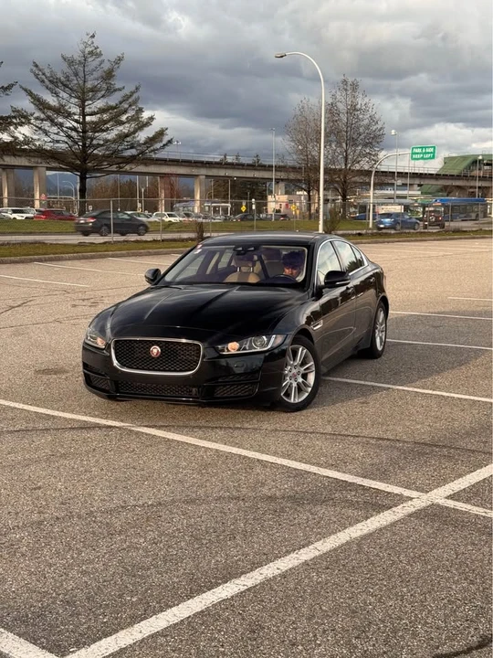 2018 Jaguar XE - Image 2 of 16